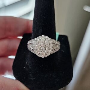 Moissanite Elegant Cluster Halo Ring - 925 Silver 1.9ct (VVS) Size 8